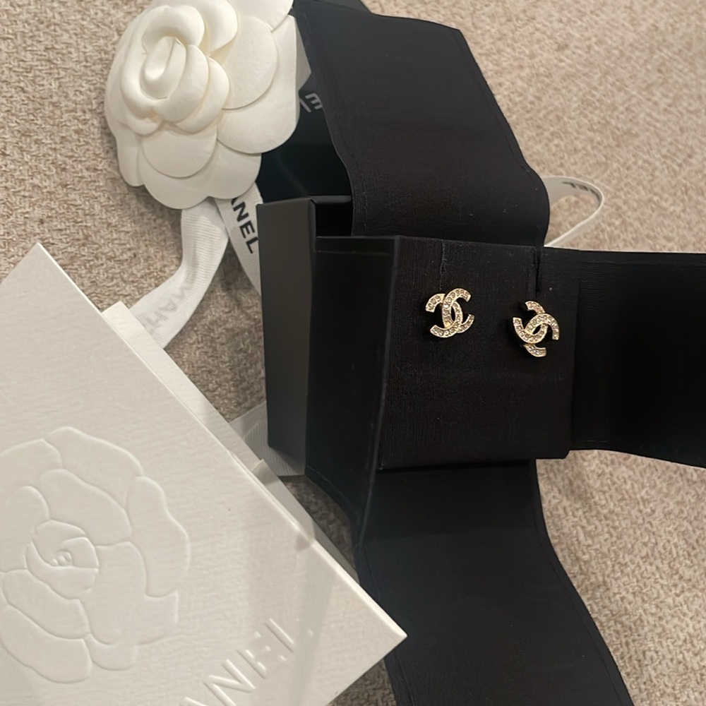 Chanel Crystal CC studs - new with gift receipt - Picture 2 of 4